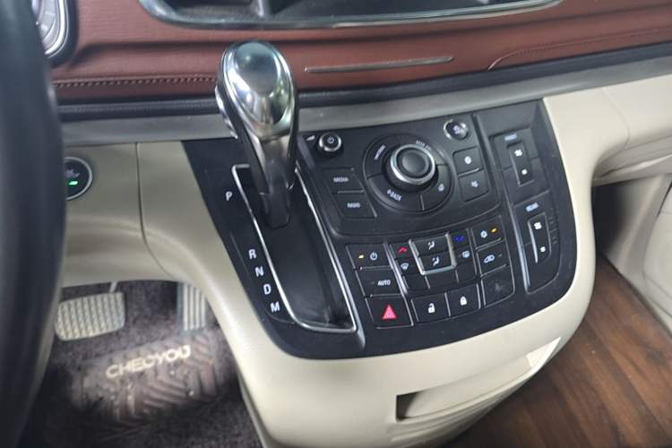 Used Buick GL8 2018 28T Luxury Model China VI Standard Gear Lever
