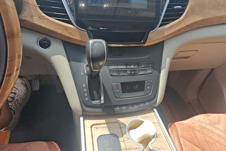 Used Buick GL8 2018 ES 28T Comfort Model China VI Standard Gear Lever