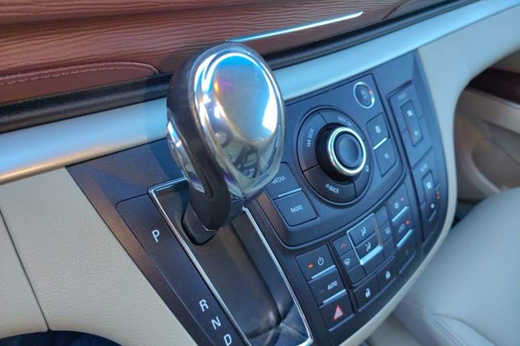 Used Buick GL8 2018 ES 28T Comfort Model China VI Standard Gear Lever