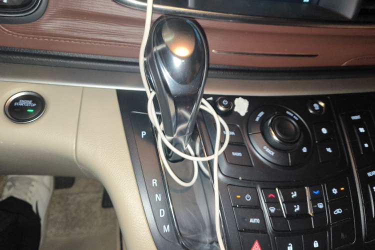 Used Buick GL8 2018 28T Luxury Model China VI Standard Gear Lever