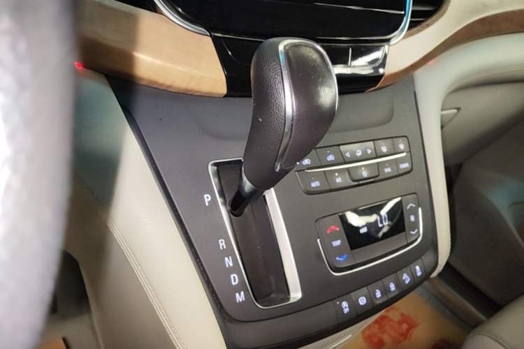 Used Buick GL8 2018 ES 28T Comfort Model China VI Standard Gear Lever