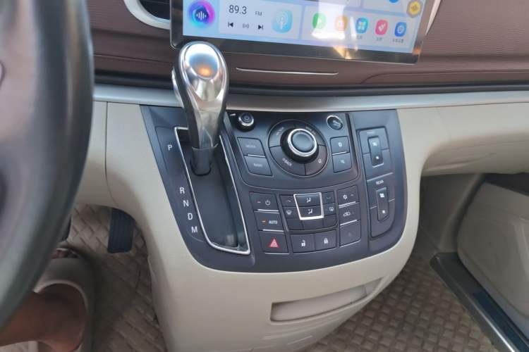 Used Buick GL8 2018 28T Luxury Model China VI Standard Gear Lever