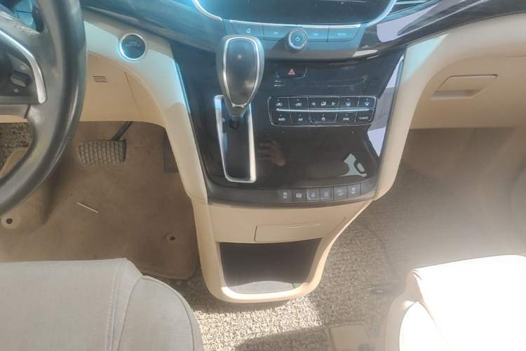 Used Buick GL8 2018 ES 28T Luxury Model China VI Standard Gear Lever