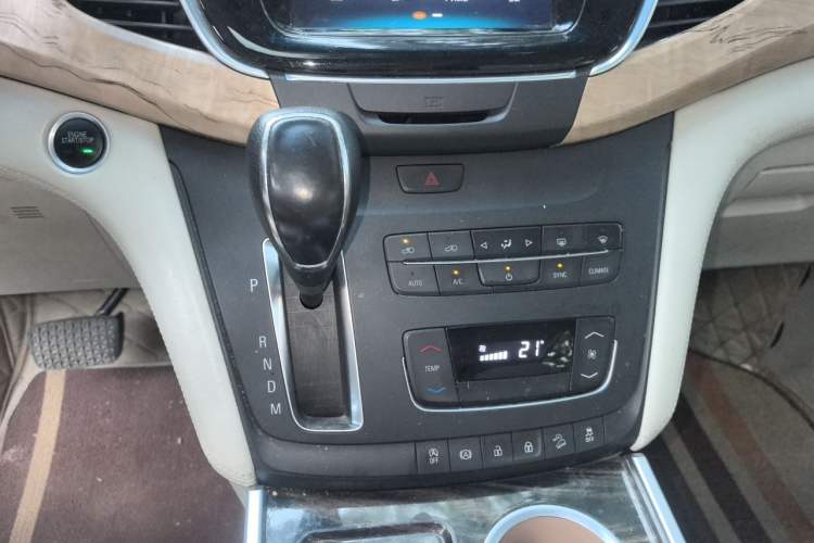 Used Buick GL8 2018 ES 28T Comfort Model China VI Standard Gear Lever