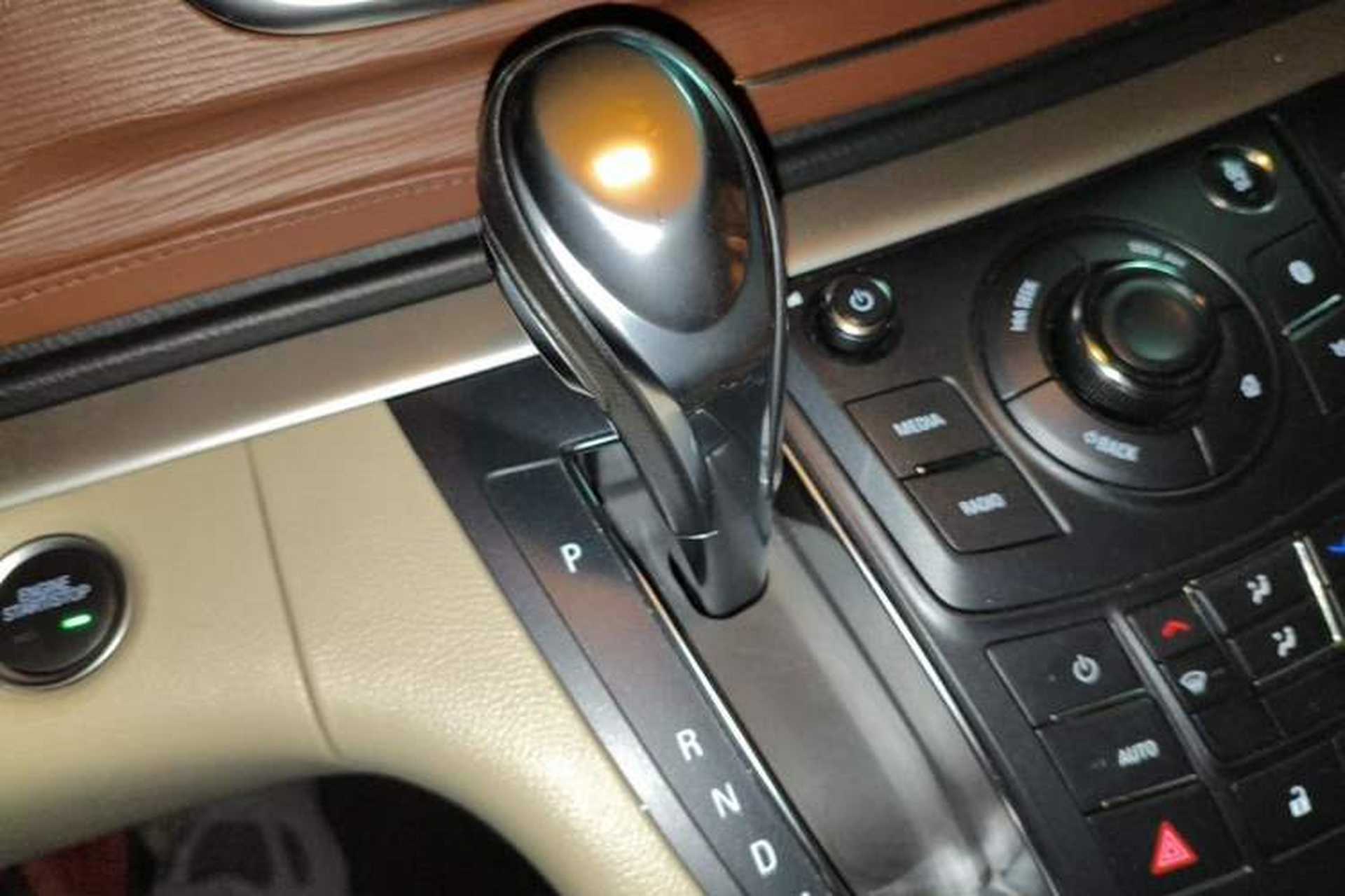 Used Buick GL8 2018 28T Luxury Model China VI Standard Gear Lever
