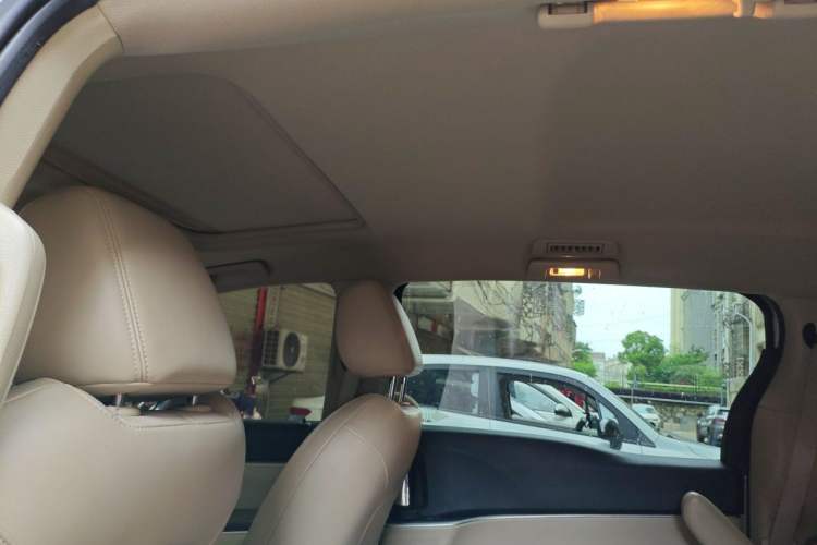 Used Buick GL8 2018 28T Luxury Model China VI Standard Headliner