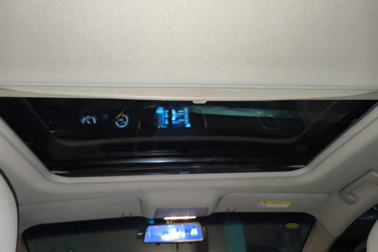 Used Buick GL8 2018 28T Luxury Model China VI Standard Headliner