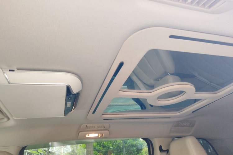 Used Buick GL8 2018 28T Luxury Model China VI Standard Headliner