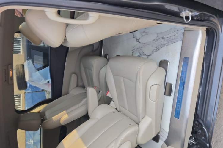 Used Buick GL8 2018 28T Luxury Model China VI Standard Headliner