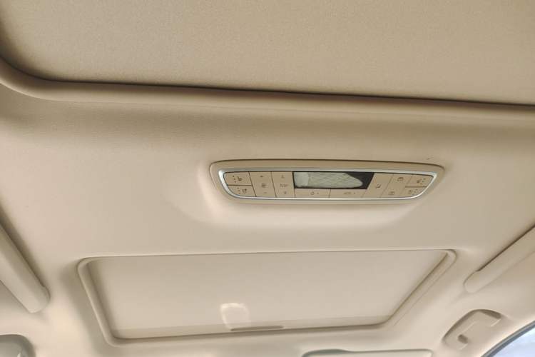 Used Buick GL8 2018 ES 28T Luxury Model China VI Standard Headliner