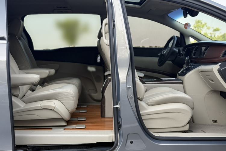 Used Buick GL8 2018 28T Luxury Model China VI Standard Interior 2