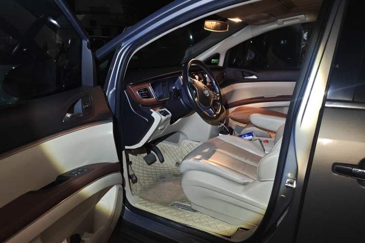 Used Buick GL8 2018 28T Luxury Model China VI Standard Interior 3