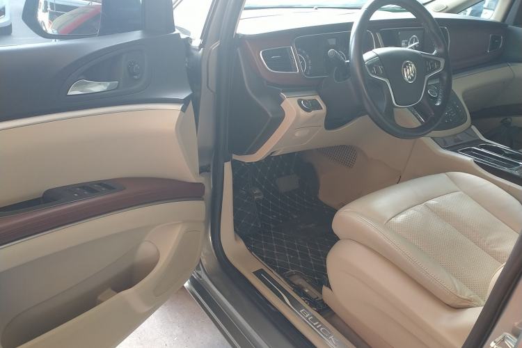 Used Buick GL8 2018 28T Prestige Version China VI Standard Interior 3