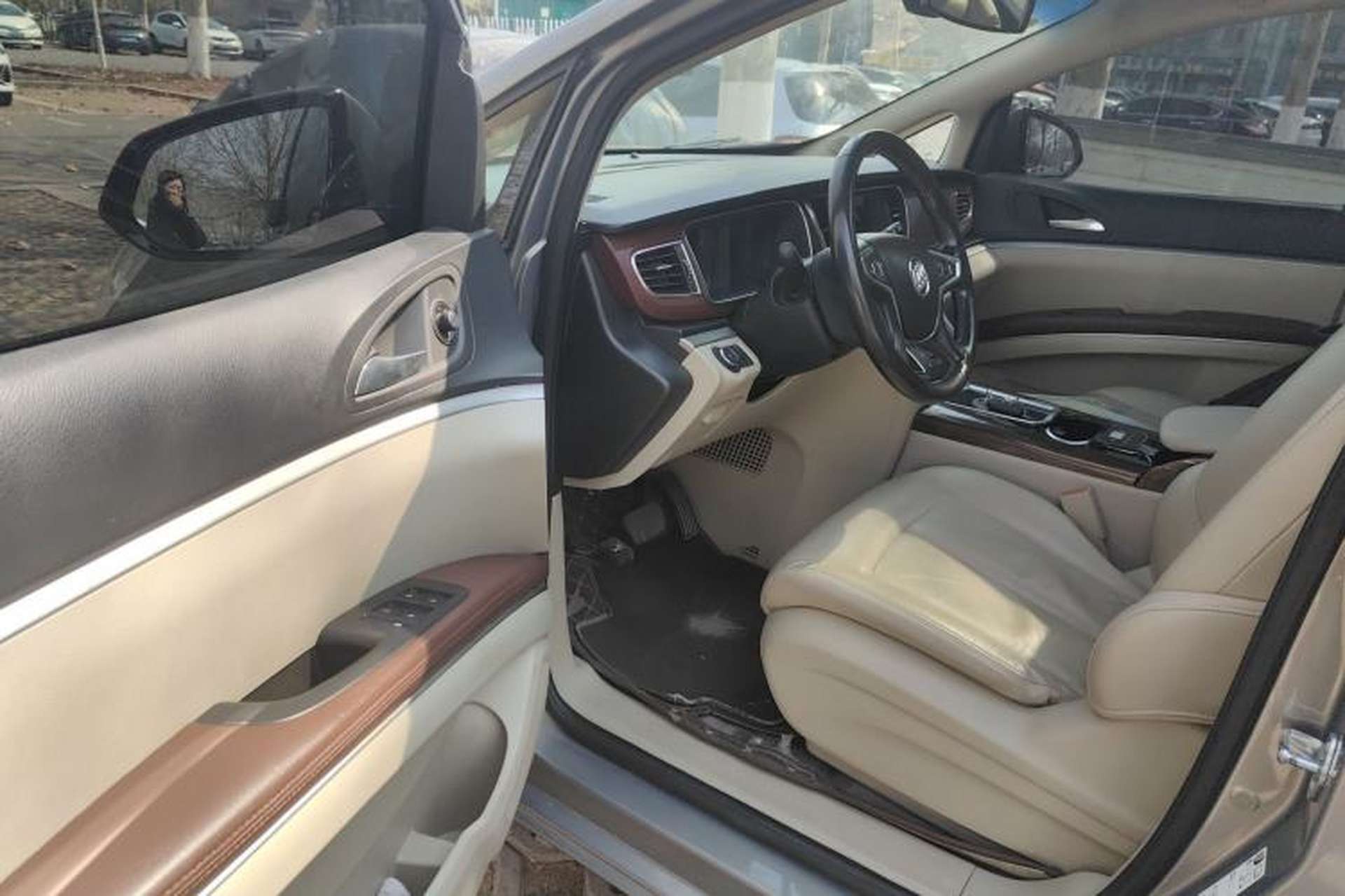 Used Buick GL8 2018 28T Luxury Model China VI Standard Interior 3