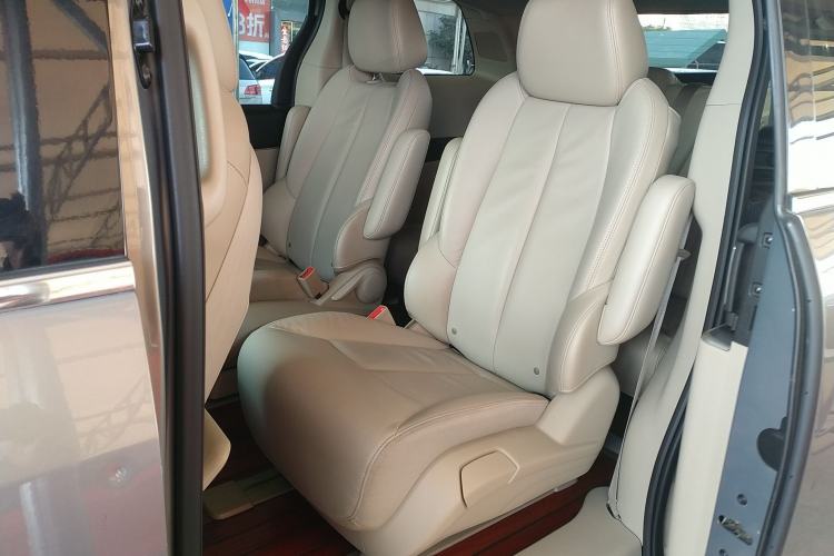 Used Buick GL8 2018 28T Prestige Version China VI Standard Interior 4