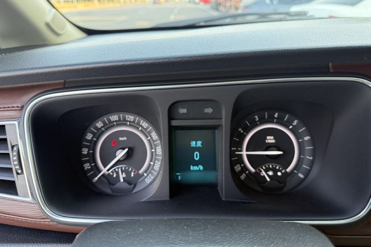 Used Buick GL8 2018 28T Luxury Model China VI Standard Interior 5