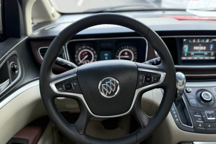 Used Buick GL8 2018 28T Luxury Model China VI Standard Interior 9
