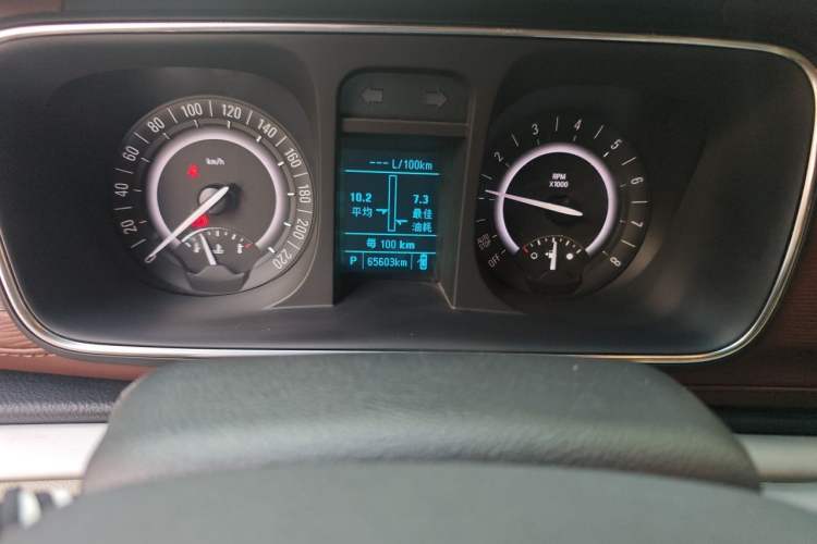 Used Buick GL8 2018 28T Comfort Model China VI Standard Odometer Close Up