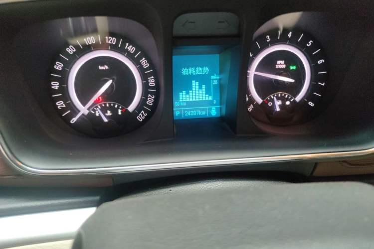 Used Buick GL8 2018 28T Luxury Model China VI Standard Odometer Close Up