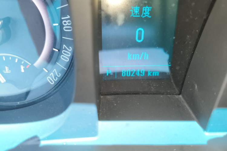 Used Buick GL8 2018 28T Luxury Model China VI Standard Odometer Close Up