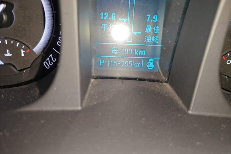 Used Buick GL8 2018 28T Comfort Model China VI Standard Odometer Close Up