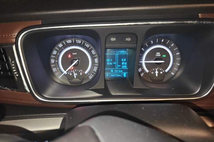 Used Buick GL8 2018 28T Luxury Model China VI Standard Odometer Close Up
