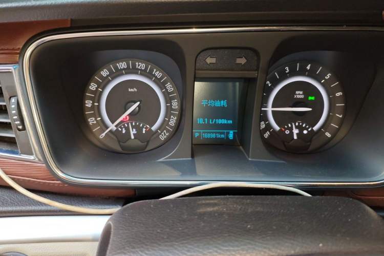 Used Buick GL8 2018 28T Luxury Model China VI Standard Odometer Close Up