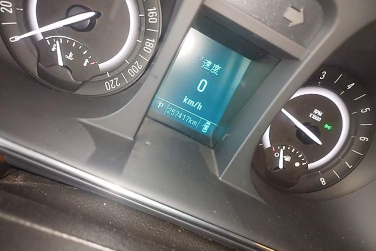 Used Buick GL8 2018 28T Luxury Model China VI Standard Odometer Close Up