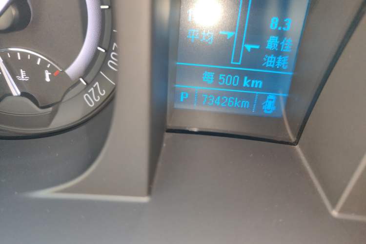 Used Buick GL8 2018 28T Luxury Model China VI Standard Odometer Close Up