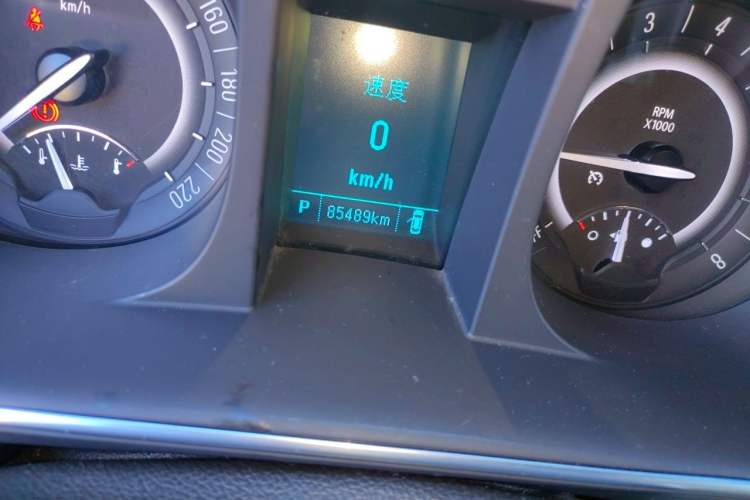 Used Buick GL8 2018 ES 28T Comfort Model China VI Standard Odometer Close Up