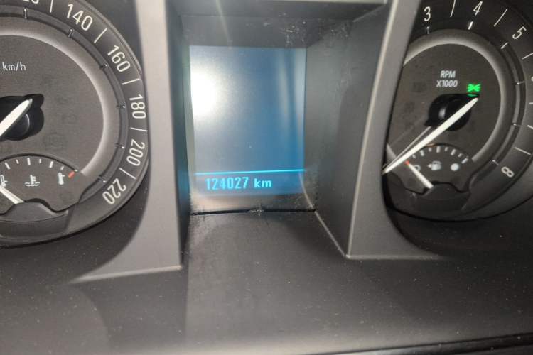 Used Buick GL8 2018 28T Luxury Model China VI Standard Odometer Close Up