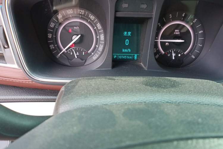 Used Buick GL8 2018 28T Comfort Model China VI Standard Odometer Close Up
