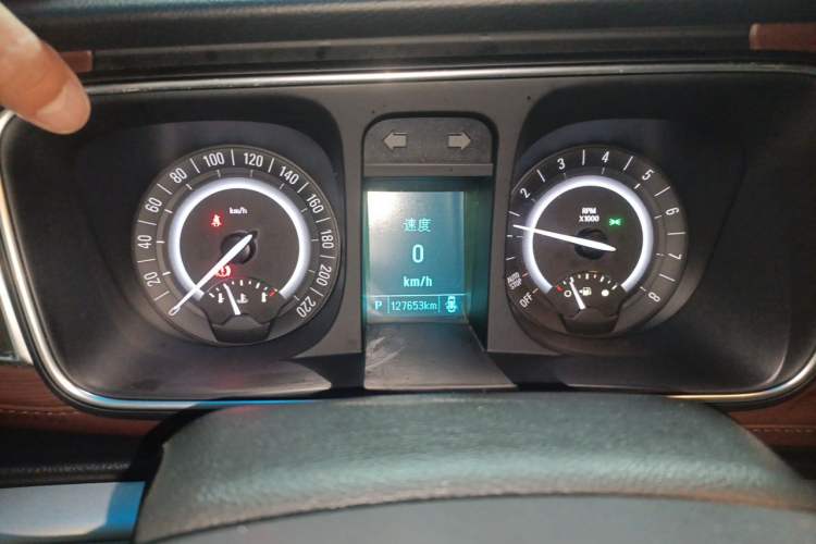 Used Buick GL8 2018 28T Luxury Model China VI Standard Odometer Close Up
