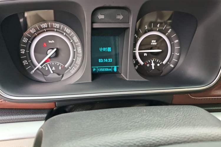 Used Buick GL8 2018 28T Comfort Model China VI Standard Odometer Close Up