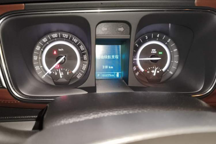 Used Buick GL8 2018 28T Luxury Model China VI Standard Odometer Close Up