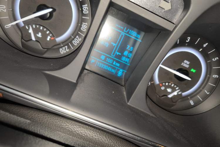 Used Buick GL8 2018 28T Luxury Model China VI Standard Odometer Close Up