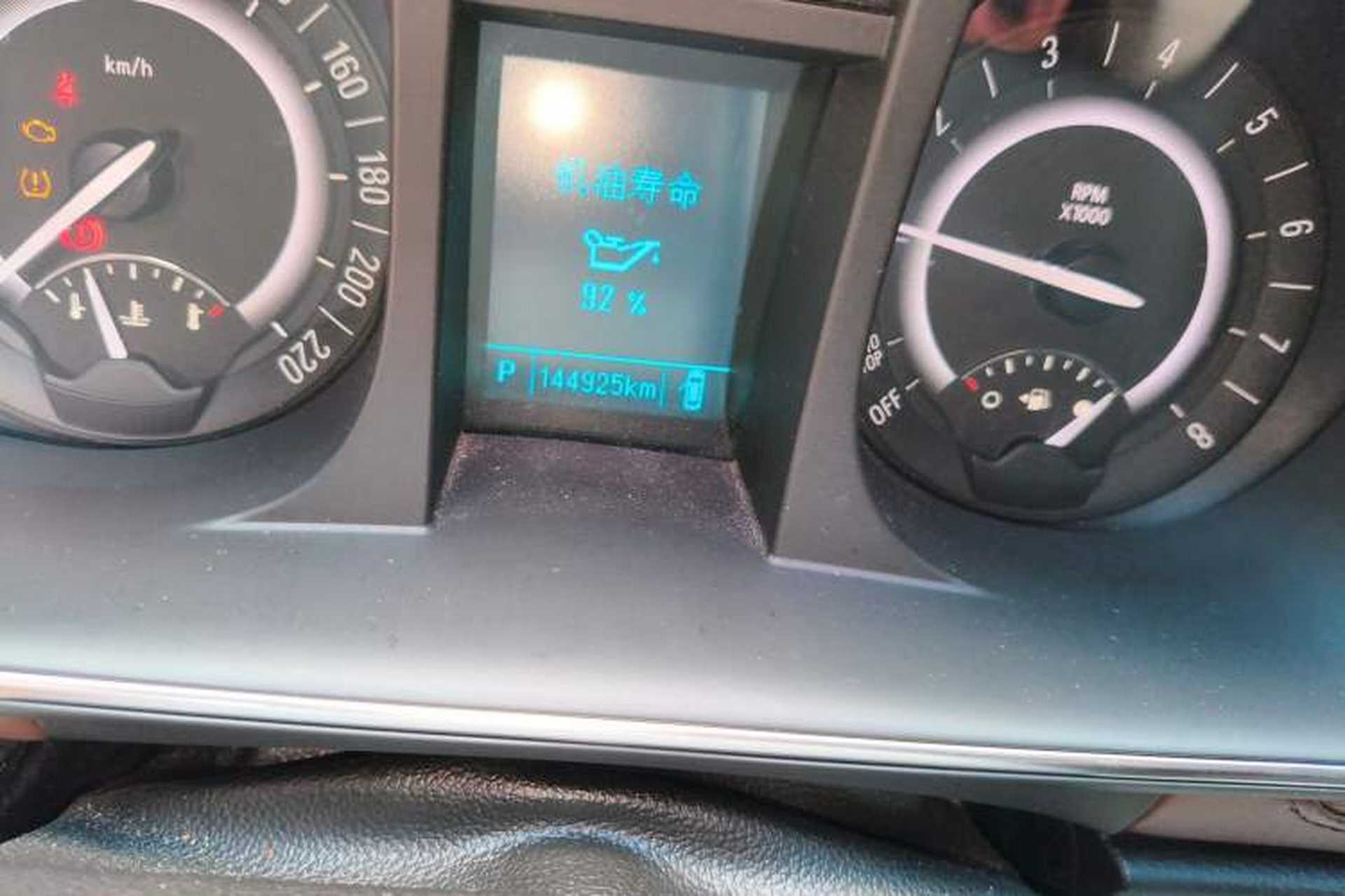 Used Buick GL8 2018 28T Comfort Model China VI Standard Odometer Close Up