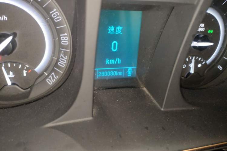 Used Buick GL8 2018 28T Comfort Model China VI Standard Odometer Close Up