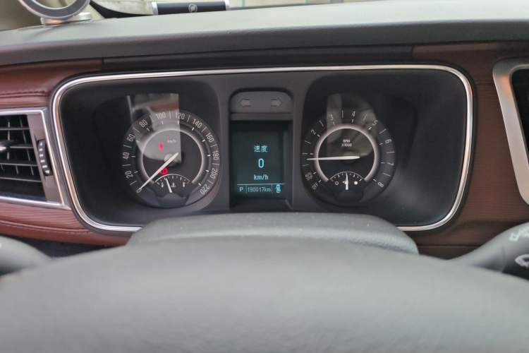 Used Buick GL8 2018 28T Luxury Model China VI Standard Odometer Close Up