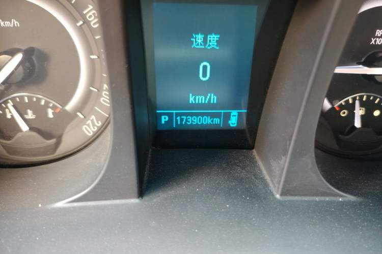 Used Buick GL8 2018 28T Comfort Model China VI Standard Odometer Close Up