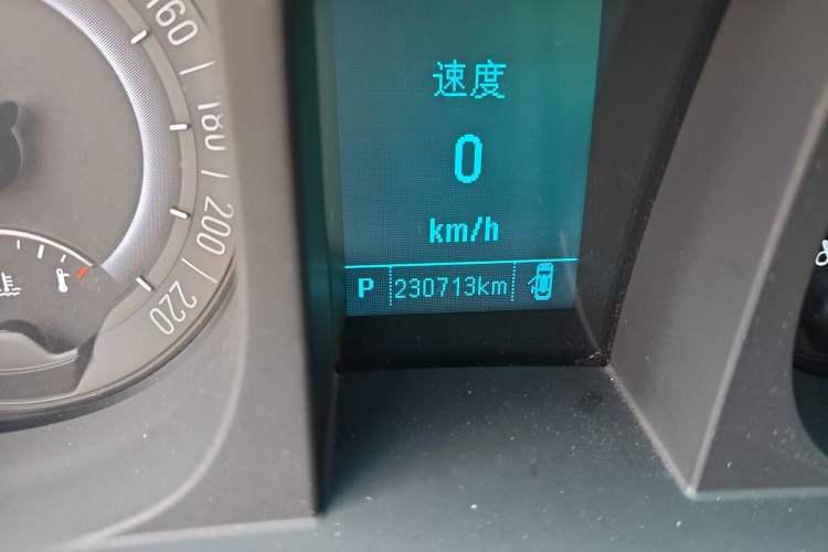 Used Buick GL8 2018 28T Luxury Model China VI Standard Odometer Close Up