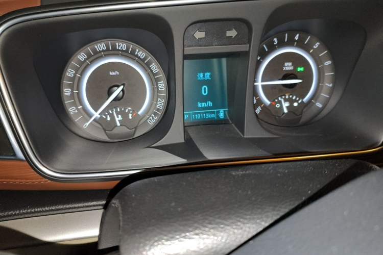 Used Buick GL8 2018 28T Luxury Model China VI Standard Odometer Close Up