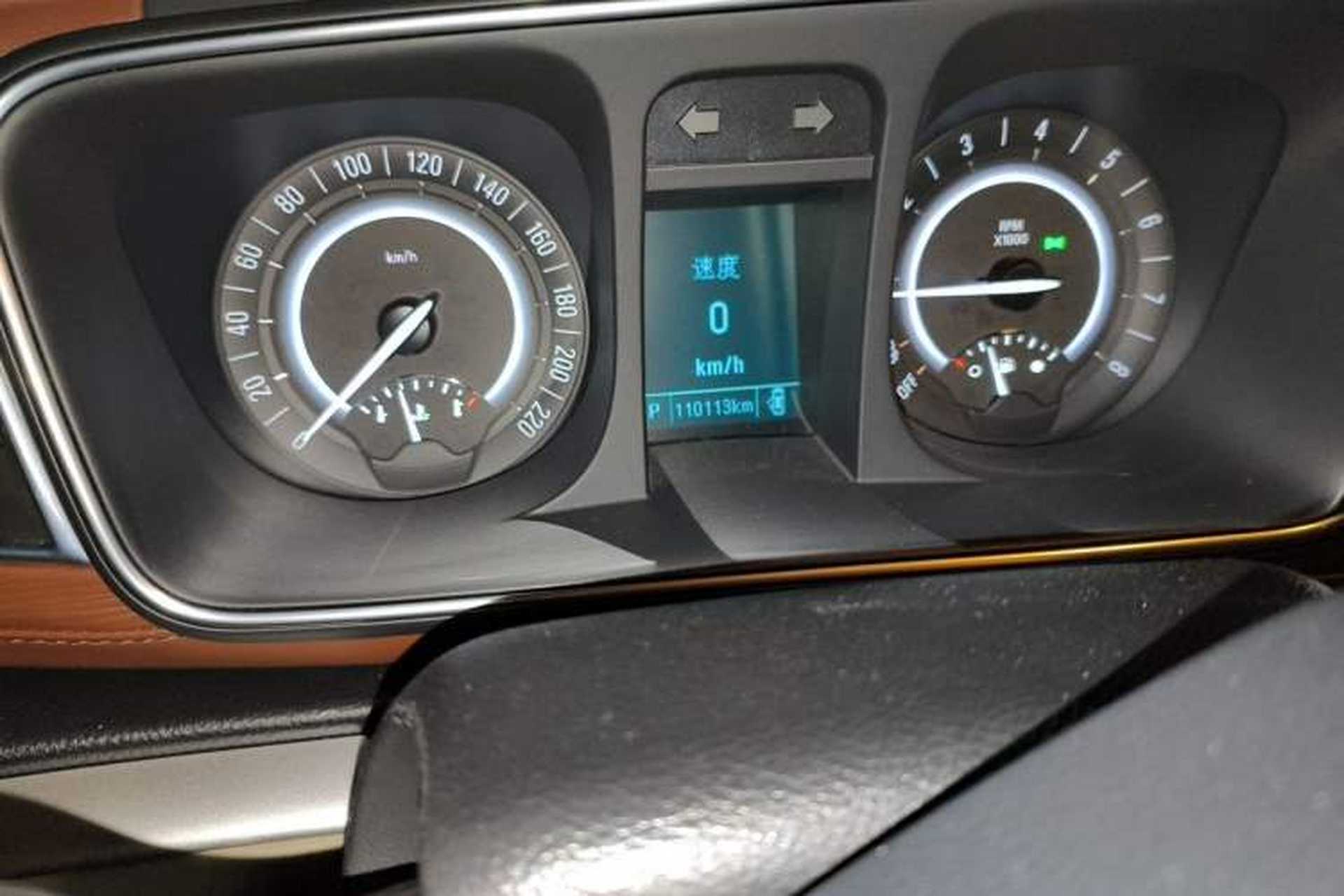 Used Buick GL8 2018 28T Luxury Model China VI Standard Odometer Close Up
