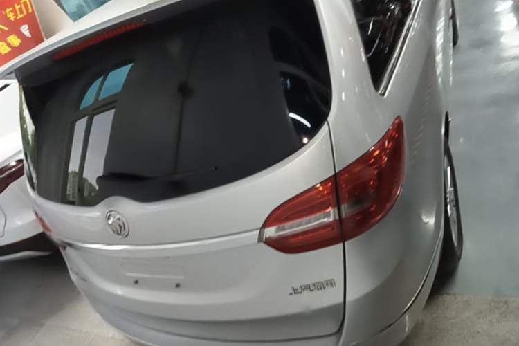 Used Buick GL8 2018 28T Luxury Model China VI Standard Rear