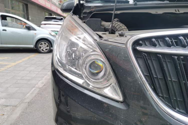 Used Buick GL8 2018 28T Comfort Model China VI Standard Right Front Headlight