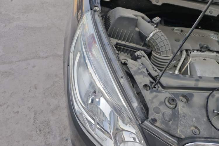 Used Buick GL8 2018 28T Luxury Model China VI Standard Right Front Headlight