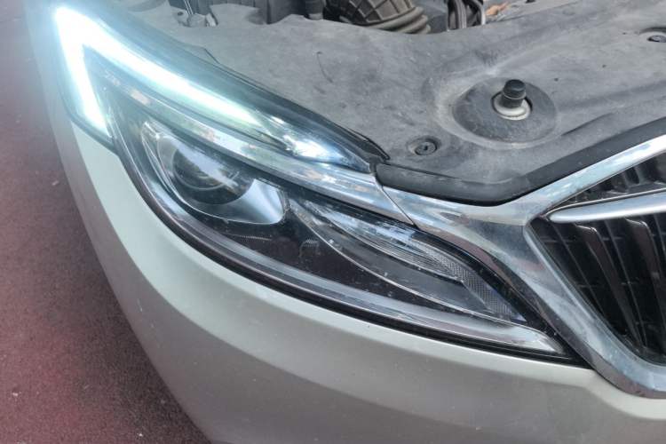 Used Buick GL8 2018 ES 28T Comfort Model China VI Standard Right Front Headlight