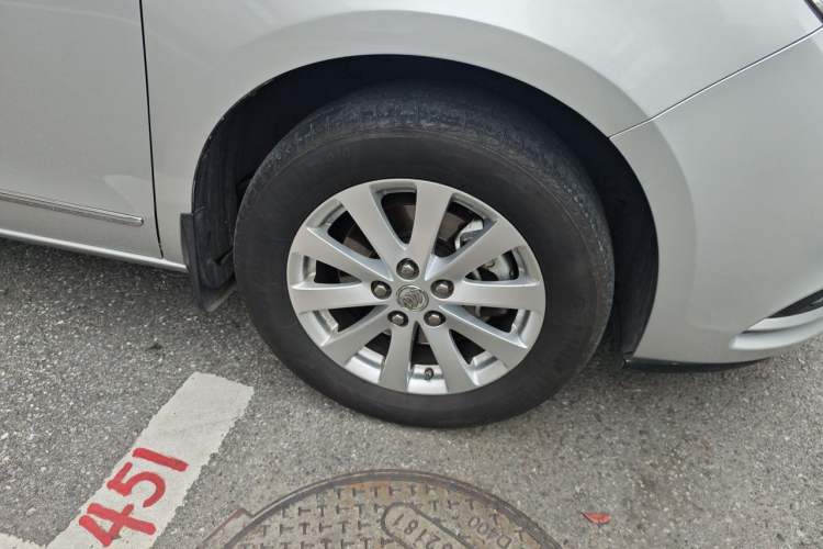 Used Buick GL8 2018 28T Prestige Version China VI Standard Right Front Wheel Hub