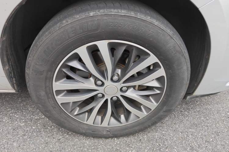 Used Buick GL8 2018 28T Luxury Model China VI Standard Right Front Wheel Hub