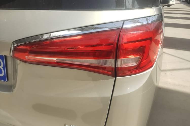 Used Buick GL8 2018 ES 28T Luxury Model China VI Standard Right Rear Taillight